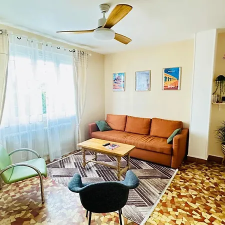 Charmante Maison Renovee, Calme Et Proche Du Centre 펜션 *